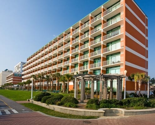 Virginia Beach hotel - Holiday Inn and Suites exterior