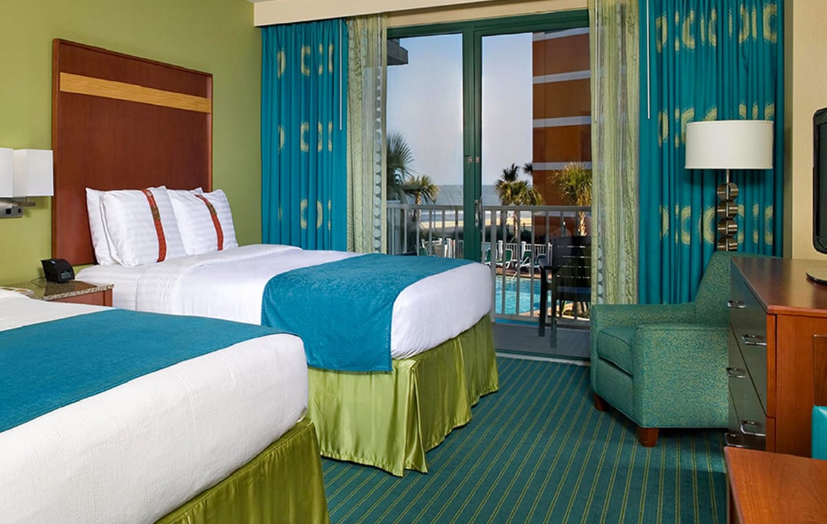 Virginia Beach hotel - poolside 2 queen bed room