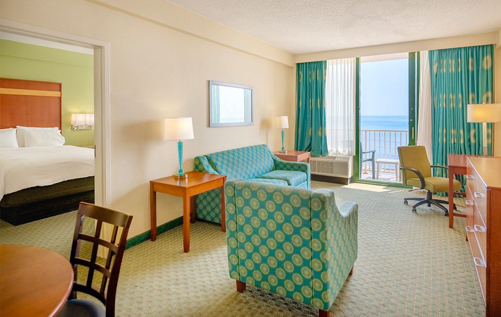 HolidayInn-VB-North-Gallery-DeluxeOFQueenSuite-1