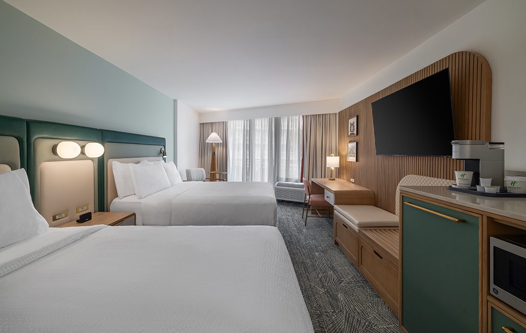 HIVB-North-Gallery-Standard-Poolside-Two-Queen-Beds-26-1