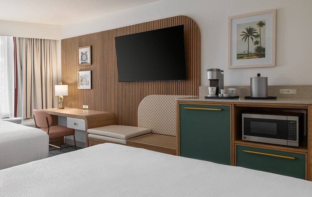 HIVB-North-Gallery-Standard-Poolside-Two-Queen-Beds-26-2